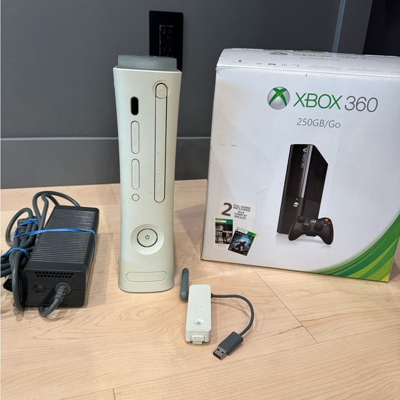 360 Console Bundle - White - Picture 1 of 1